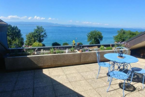 Lakefront. Appartement pieds dans l'eau. View and direct access to the lake.